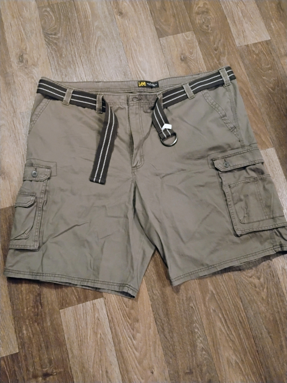 5/$15 Size 50 Lee Men's Olive-Tan Cargo Shorts with Stripe Belt